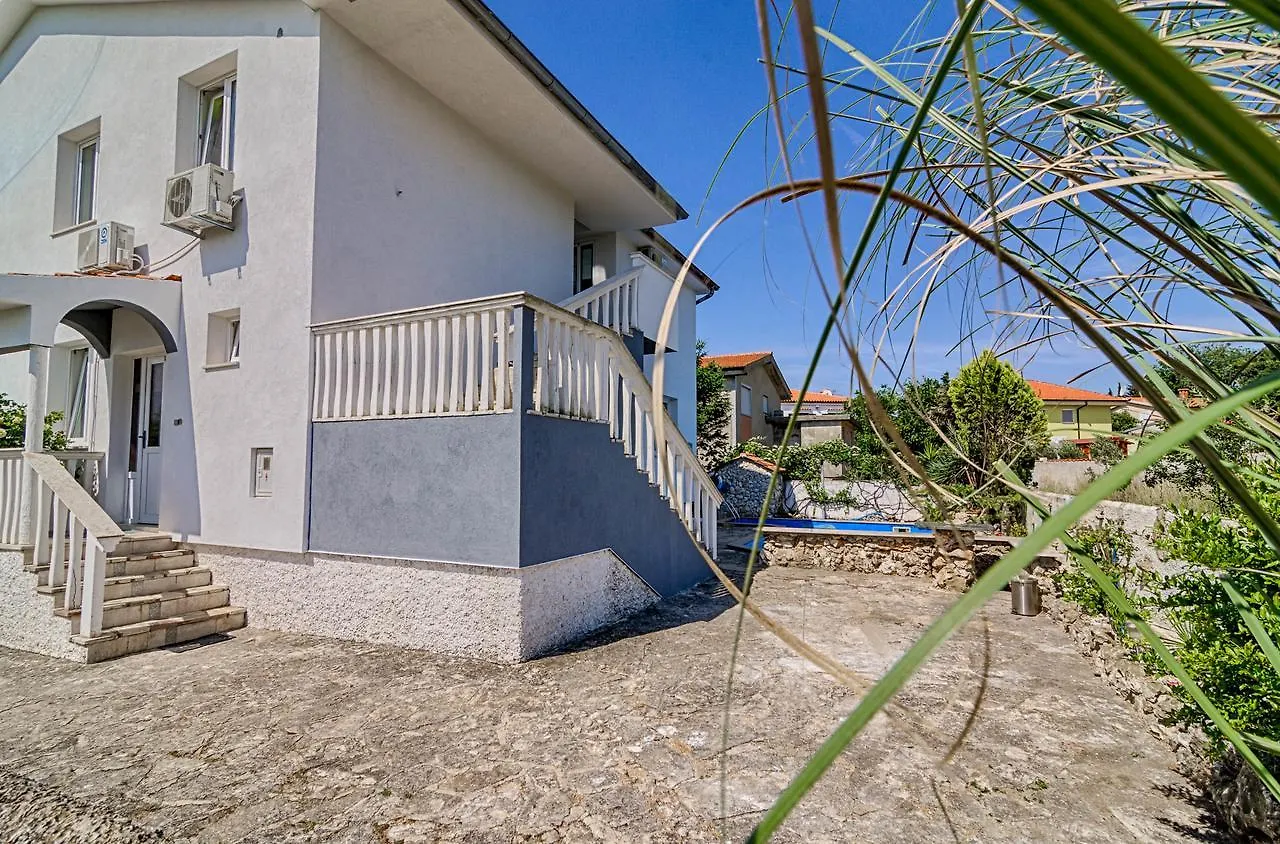 Apartments Marin Medulin 0*,